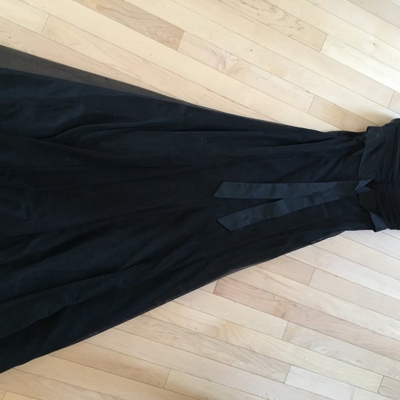 Vera Wang Gown - Picture 7 of 8